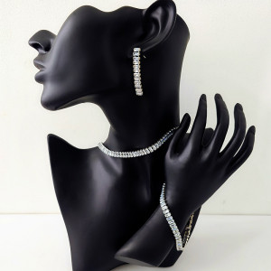 Set accesorii Magical Silver, cu cercei, colier tennis si bratara, incrustate cu pietre semipretioase, in cutie eleganta, Argintiu