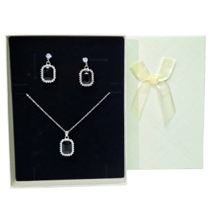set bijuterii elegante pentru femei cu piatra neagra