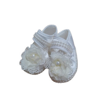 Pantofi eleganti fetite,alb cu floricica