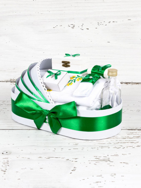 Trusou pentru botez, in cutie landou, complet pentru biserica,verde crud