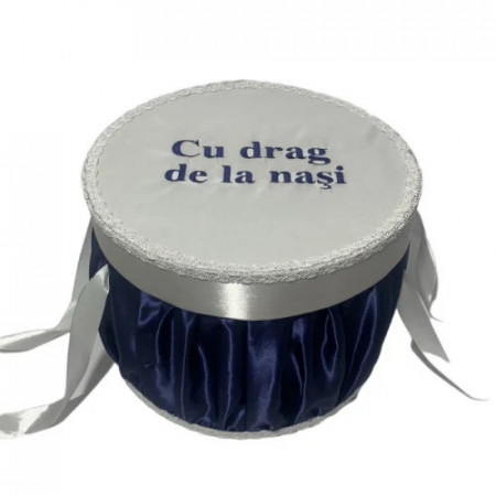 Cufar de trusou pentru botez, imbracat cu saten si cu capac brodat cu mesaj, bleumarin