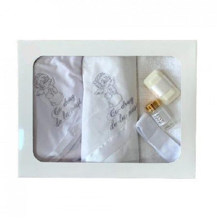 Trusou pentru botez,saten alb ,cu ingeras brodat, 6 piese.