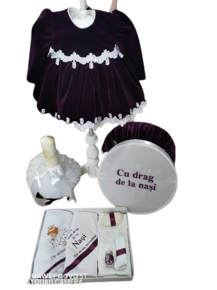 Set de botez fetita, rochie mov catifea, trusou ingeras si cufar