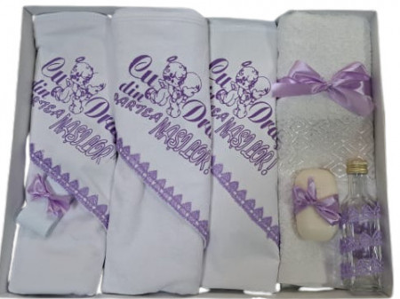 Trusou botez, cu mesaj,, 7 piese, cu paturica inclusa, decorat in diverse culori, engros
