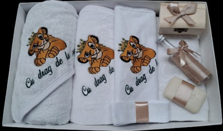 Trusou botez, Lion King, cu broderie pe 3 piese,accesorii crem crem