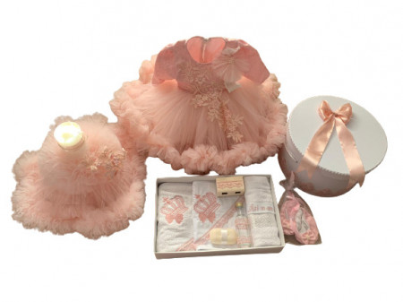 Set de botez complet, rochita, trusou, lumanare cufar, dantela roz prafuit