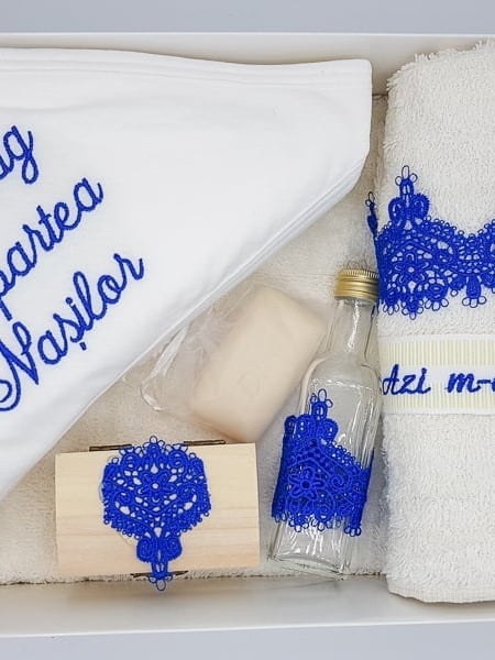 Trusou pentru botez, 7 piese, cu broderie, albastru, engros
