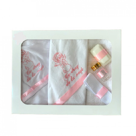 Trusou pentru botez,saten roz,cu ingeras brodat, 6 piese.