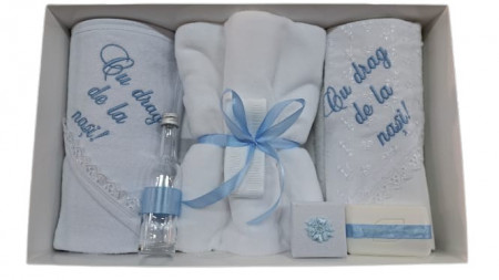 Trusou botez baiat. 8 piese, dimensiuni foarte generoase, prosop bebe cu capison, broderie bleu
