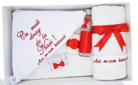 Trusou pentru botez, 7 piese, cu broderie,funda rosie