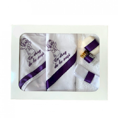 Trusou pentru botez,saten mov,cu ingeras brodat, 6 piese.
