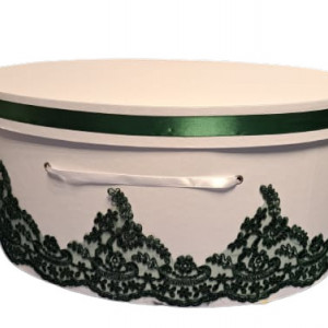 Cutie de trusou pentru botez, tip cufar, decorata cu dantela verde