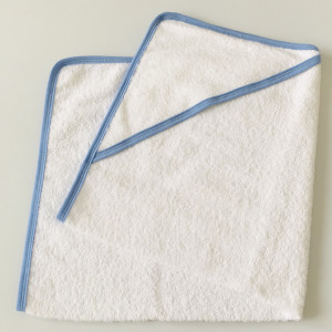 Prosop de baie bebe, cu gluga, alb/bleu, 75*75 cm