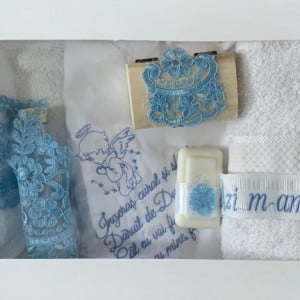 Trusou Botez cu Panza Brodată "Îngeraș și Versuri", 7 piese, bleu