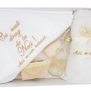 Trusou pentru botez, 7 piese, cu broderie, crem cu dantela, en gros