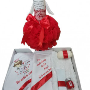 Set de botez fetita, rochie rosie catifea, trusou ingeras si cufar - Img 3