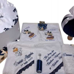 Set de botez Ingeras bleumarin, cu set de prima baita, personalizat - Img 1