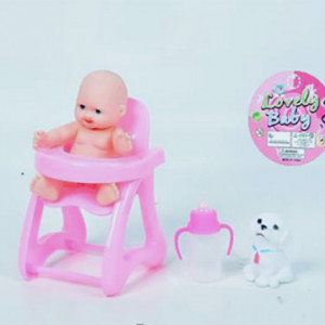 Papusa bebelus in scaunel