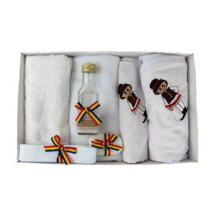 Trusou alb pentru botez, cu accesorii traditionale
