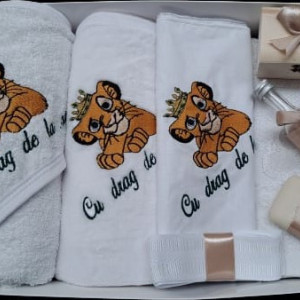 Trusou botez, Lion King, cu broderie pe 3 piese,accesorii crem crem