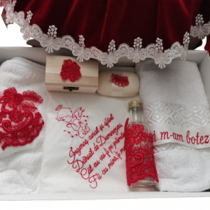 Set complet pentru botez, trusou, lumanare, cufar, rochita, burgundy - Img 2