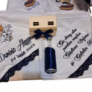 Set de botez Ingeras bleumarin, cu set de prima baita, personalizat - Img 4