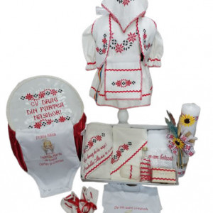 Set trusou traditional, cu prosop personalizat, rochita brodata