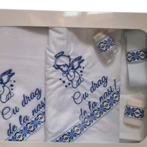 Trusou de botez, 6 piese, cu paturica si panza, ingeras motiv t5raduitional , albastru, en gros