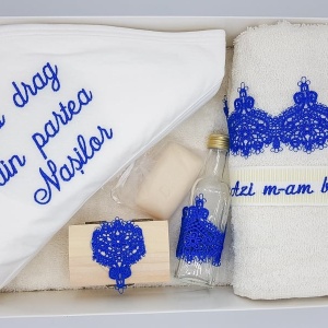 Trusou pentru botez, 7 piese, cu broderie, albastru