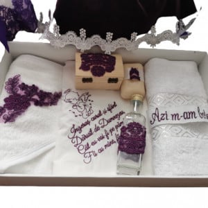 Set complet pentru botez, trusou, lumanare, cufar, rochita, mov - Img 2