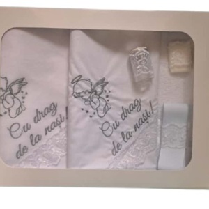 Trusou de botez, 6 piese, cu paturica si panza, ingeras alb