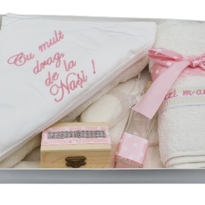 Trusou pentru botez, 7 piese, cu broderie,rozcu funda