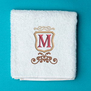 Prosop personalizat brodat cu initiala "Vintage"
