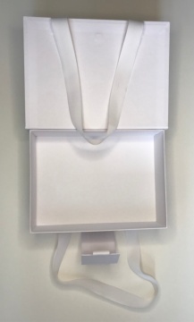 Cutie cadou poseta alba cu manere din textile - Img 3