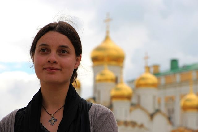 „Pictaţi-vă ochii cu sfiiciune, îmbrăcaţi-vă cu perlele neprihănirii, inul subţire al sfinţeniei, purpura modestiei”