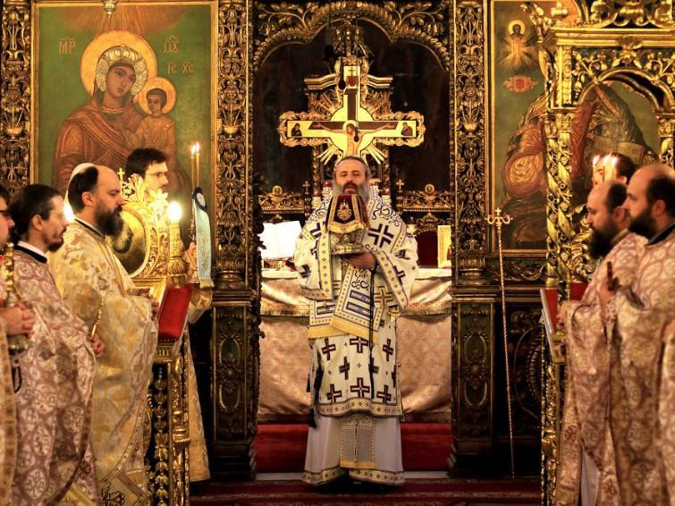 Ne putem ruga singuri acasă, fără a merge la Sfanta Liturghie?