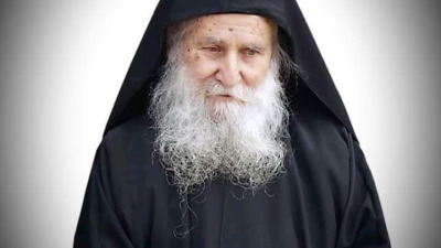Gheronda Iosif: “Singura soluţie este respectul reciproc şi evitarea contactelor şi intervenţiilor străine”
