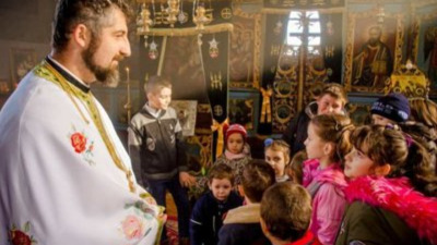 Un prunc dus la biserică este oglinda sufletului mamei!