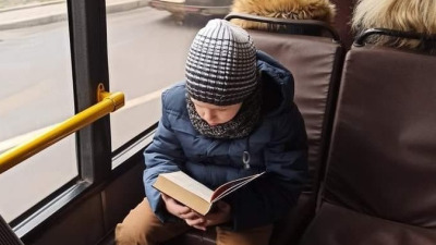 Pr. Constantin Necula: Ieşiţi de pe Google, puneţi mâna pe carte! Ce o să lăsaţi nepoţilor: WiFi-ul, contul de Facebook?