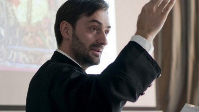 Pr. Marcel Stavără: “Nu există nici o diferenţă între un pustnic care face 300 de mătănii pe noapte, şi o mamă care se trezeşte de 3 ori pe noapte de colicii copiilor”