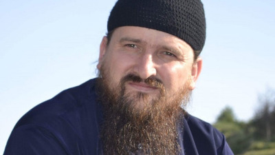 Când îți vine să plângi, plângi, însă pe dinăuntru aşa cum fac învingãtorii