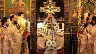 Ne putem ruga singuri acasă, fără a merge la Sfanta Liturghie?