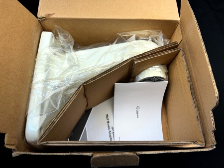 Suport de perete Hanwha Vision SBP-300WM1 pentru camere de supraveghere tip dome, fabricat din aluminiu rezistent, culoare alba, design ergonomic pentru gestionarea cablurilor, montaj stabil si durabil la exterior sau interior - Img 8