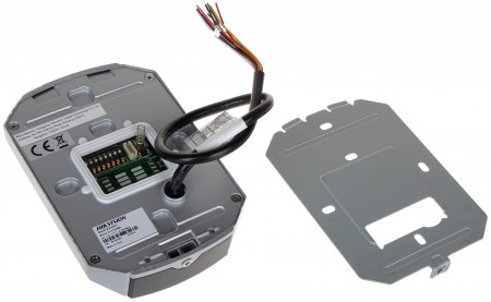 Cititor de carduri Pro HikVision DS-K1104MK, tehnologie Mifare 1 (M1), tastatura mecanica, carcasa metalica din aliaj de zinc, protectie antivandal IK10, interfata RS-485 si Wiegand, beeper incorporat, protectie IP65 - Img 3