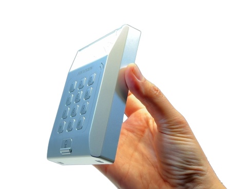 Terminal control acces cu card HikVision DS-K1T801M, mod functionare Standalone, capacitate 3000 carduri Mifare, autentificare card si parola, retinere date la pana de curent, tastatura integrata, design compact, securitate acces - Img 4