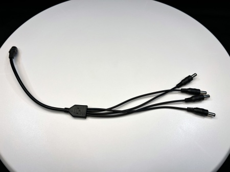 Splitter alimentare 1 x mama la 4 x tata SPAL104, mufa DC 2.1/5.5mm, utilizat pentru ramificarea alimentarii in sisteme de supraveghere CCTV, compatibil cu surse 12V-24V, design compact si rezistent - Img 2