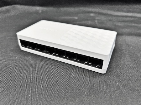 Switch Gigabit 8 porturi Hikvision DS-3E0508D-O, viteza 10/100/1000 Mbps, carcasa plastic rezistenta, tehnologie Plug &amp; Play, auto-invatare adrese MAC, montaj pe perete sau birou, design compact si eficient - Img 3