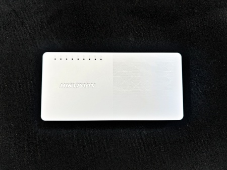 Switch Gigabit 8 porturi Hikvision DS-3E0508D-O, viteza 10/100/1000 Mbps, carcasa plastic rezistenta, tehnologie Plug &amp; Play, auto-invatare adrese MAC, montaj pe perete sau birou, design compact si eficient - Img 4