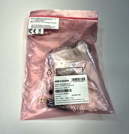 Suport montaj detector Hikvision DS-PDB-IN-Ceilingbracket, prindere pe tavan pentru senzori de interior, design anti-rasucire, permite cablare ascunsa, protectie back tamper, material rezistent, alb - Img 8