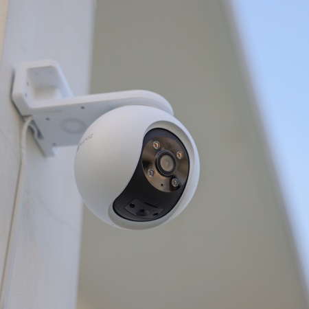 Camera supraveghere exterior EZVIZ 3MP CS-H8-R100-1H3WKFL Quad HD, functie Pan &amp; Tilt 360 grade, detectie inteligenta persoane si vehicule prin AI, urmarire automata, vedere nocturna color, sirena si lumina stroboscopica, IP67 - Img 6